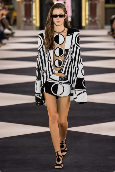 Look 17